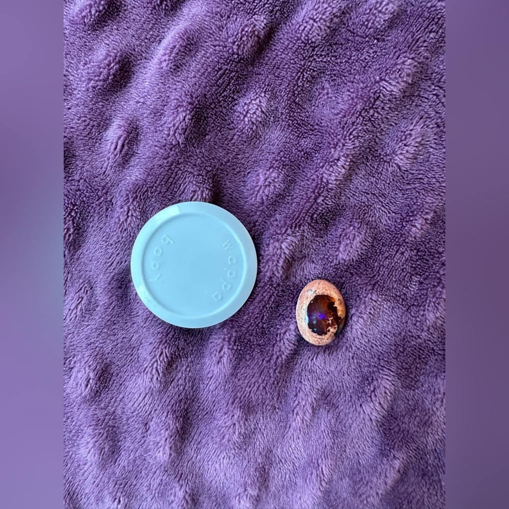 2 opal gemstones in excellent condition.